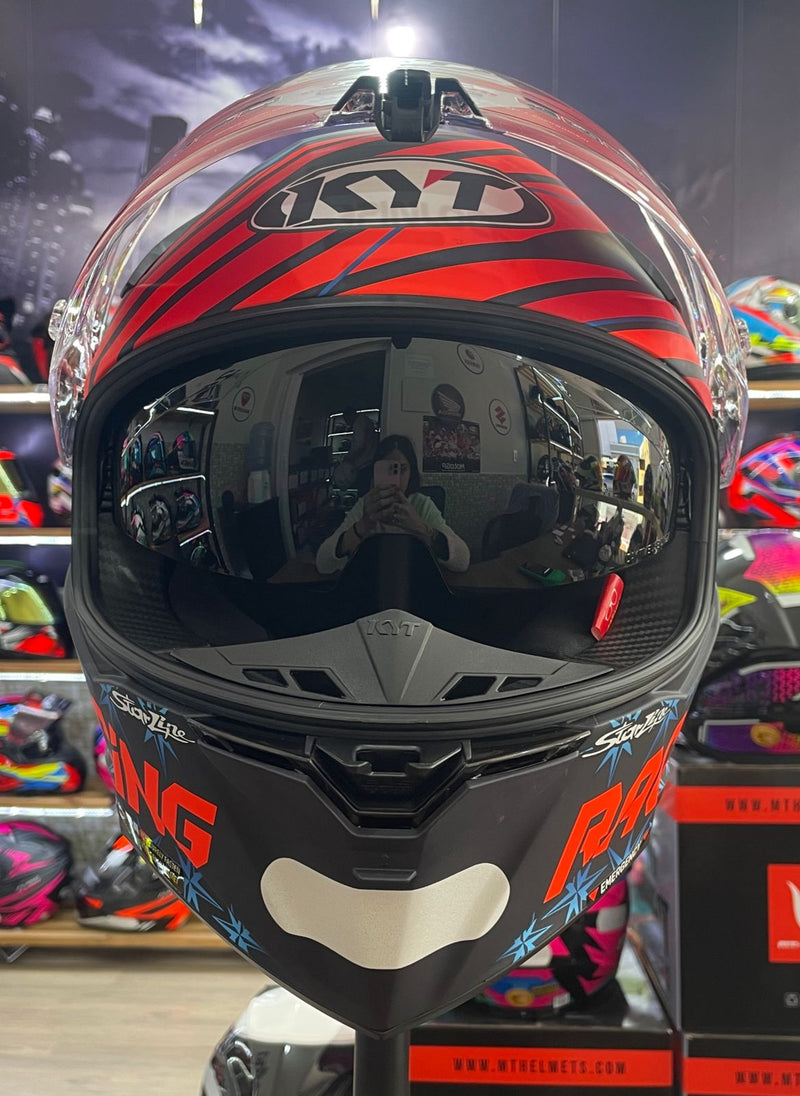 Capacete KYT R2R Max Fernandez com óculos interno