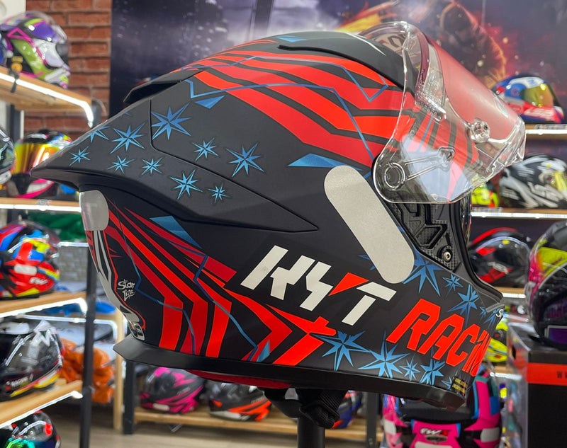 Capacete KYT R2R Max Fernandez com óculos interno