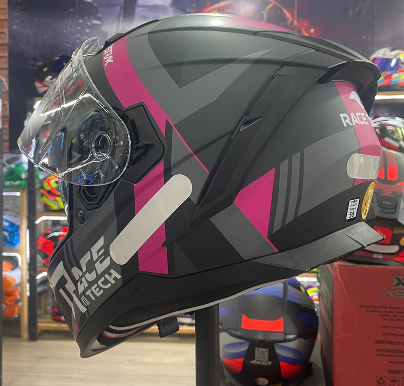 Capacete Race Tech Rosa, com óculos interno